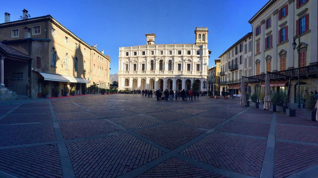 Casa Vacanze Piazza Vecchia Bergamo Eksteriør billede