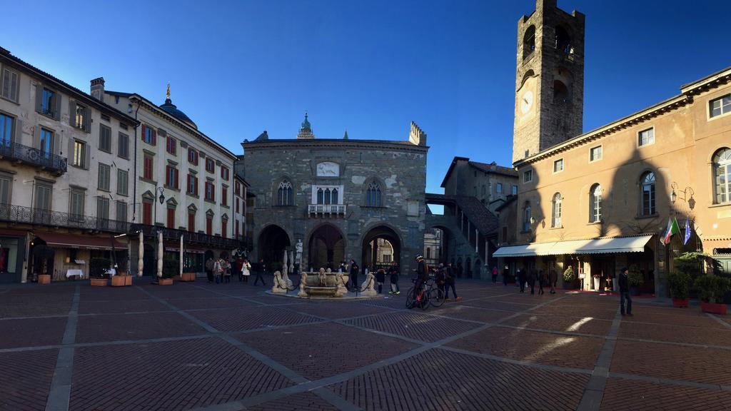 Casa Vacanze Piazza Vecchia Bergamo Eksteriør billede